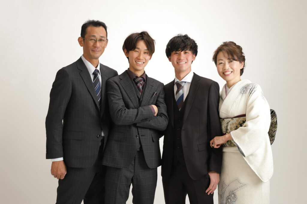 広陵町・香芝市・上牧町の成人式_フォトスタジオワタナベ(渡辺写真館)真美ヶ丘店_男性成人_スーツ_スタジオ撮影_写真_前撮り_後撮り_家族写真